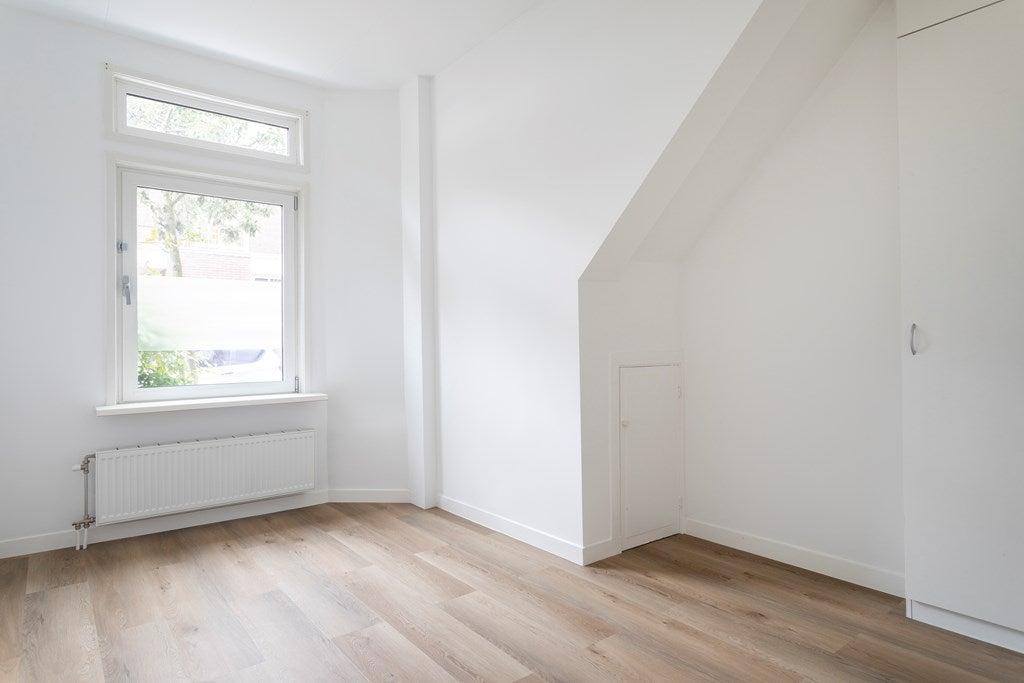 Appartement Pijnboomstraat in Den Haag 2565 ZM (Bomenbuurt)