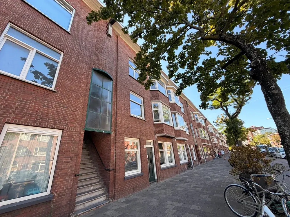 Appartement De Genestetlaan in Den Haag 2522 LC (Laakkwartier-West)